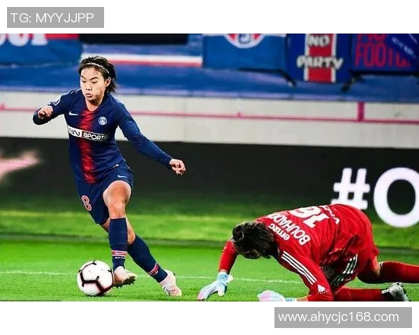 周敏专访：从绿茵场到人生舞台的足球旅程回顾与展望